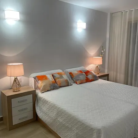 Apartment Charming Near - - 50sqm - Pool *