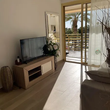 Charming Near - - 50sqm - Pool Apartment