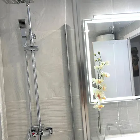 Apartment Charming Near - - 50sqm - Pool *