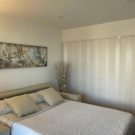 Charming Near - - 50sqm - Pool